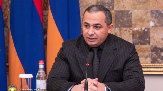 ՀՀ քննչական կոմիտեի նախագահ Արթուր Պողոսյանն անձնակազմին է ներկայացրել նորանշանակ տեղակալին